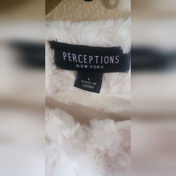 Perceptions Faux Fur Women's Round Neck Long Sleeve Shrug - Picture 6 of 12